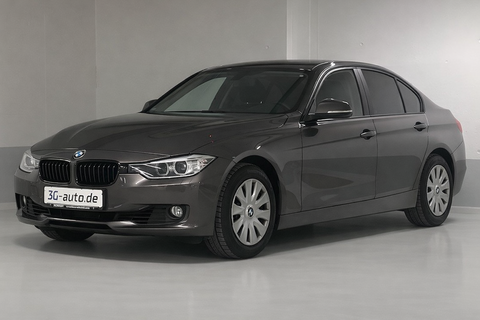 BMW 320i LUXURY
